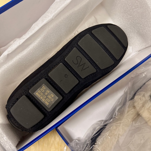 Stuart Weitzman - Picture 8 of 10